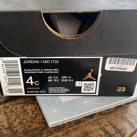 Jordan 1 Mid - Picture 7 of 7